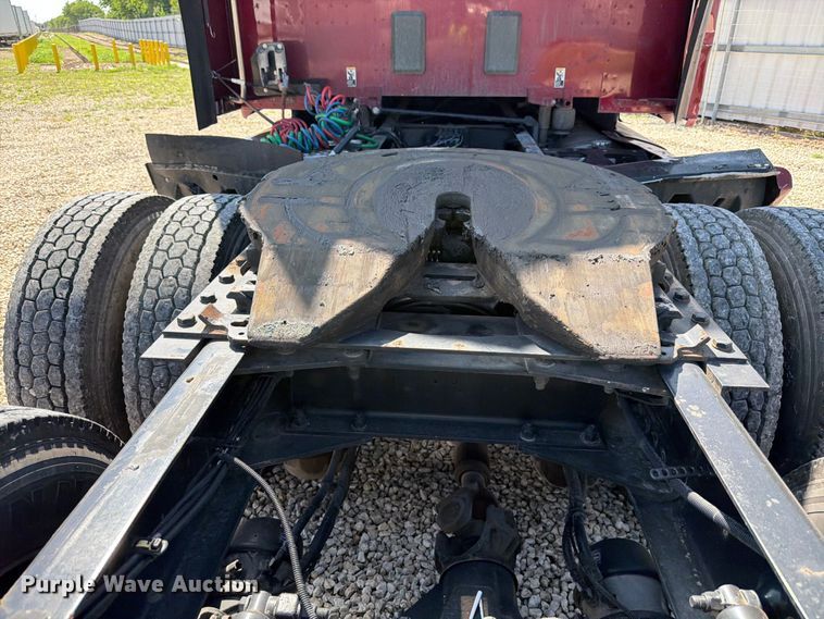 image for item YA3982 2019 Kenworth T680 semi truck