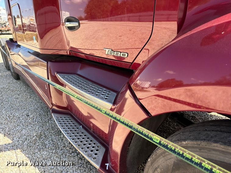 image for item YA3982 2019 Kenworth T680 semi truck