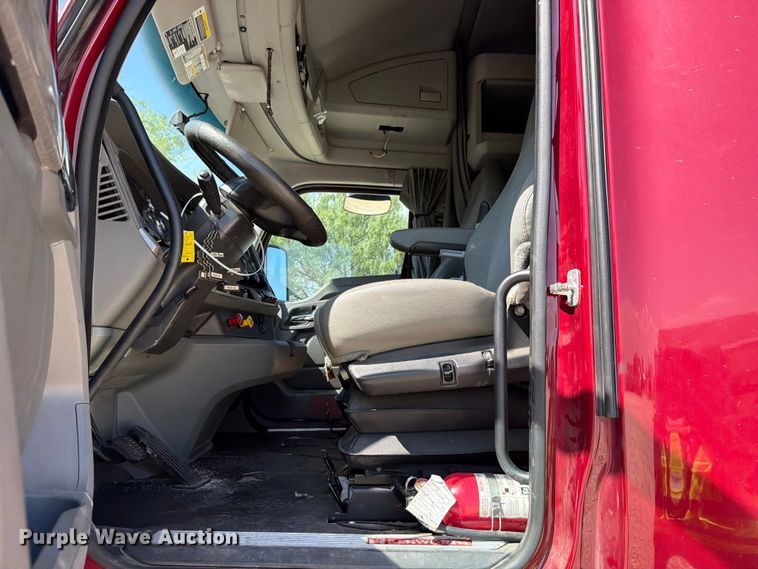 image for item YA3982 2019 Kenworth T680 semi truck