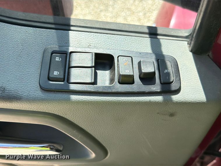 image for item YA3982 2019 Kenworth T680 semi truck