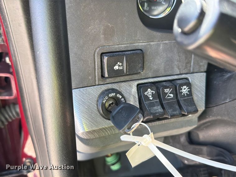 image for item YA3982 2019 Kenworth T680 semi truck