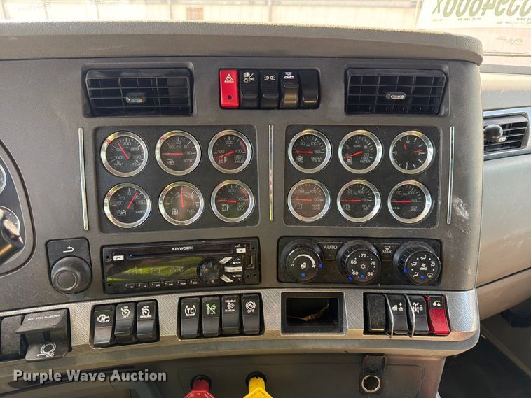 image for item YA3982 2019 Kenworth T680 semi truck