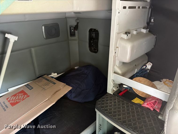 image for item YA3982 2019 Kenworth T680 semi truck