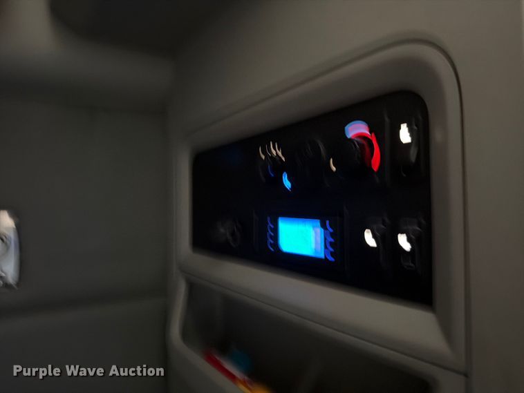 image for item YA3982 2019 Kenworth T680 semi truck