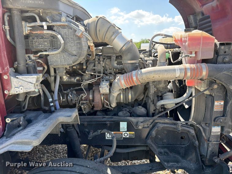 image for item YA3982 2019 Kenworth T680 semi truck