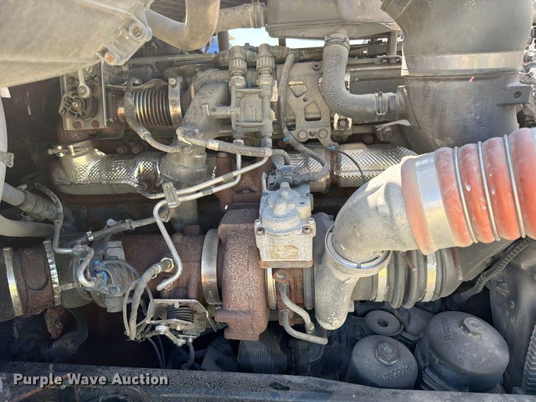 image for item YA3982 2019 Kenworth T680 semi truck