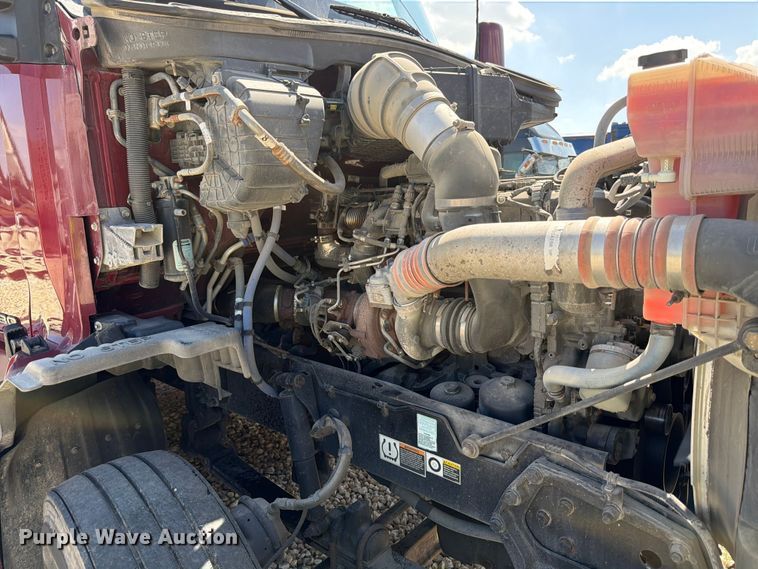 image for item YA3982 2019 Kenworth T680 semi truck