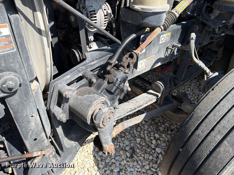 image for item YA3982 2019 Kenworth T680 semi truck