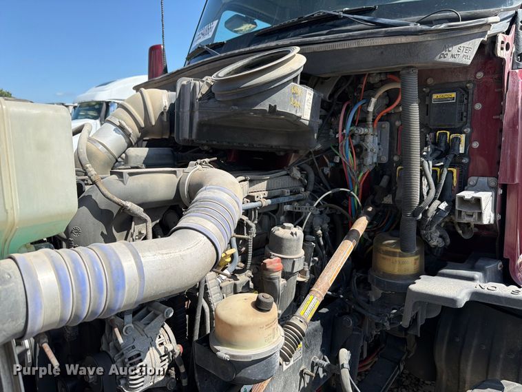 image for item YA3982 2019 Kenworth T680 semi truck