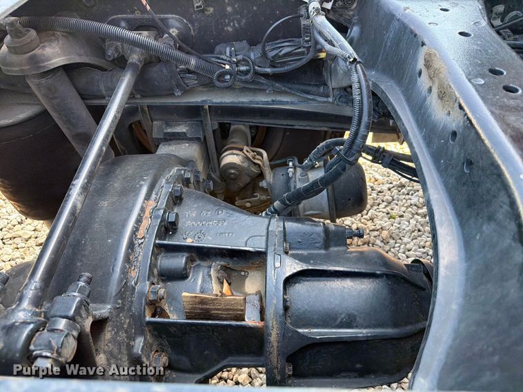 image for item YA3982 2019 Kenworth T680 semi truck