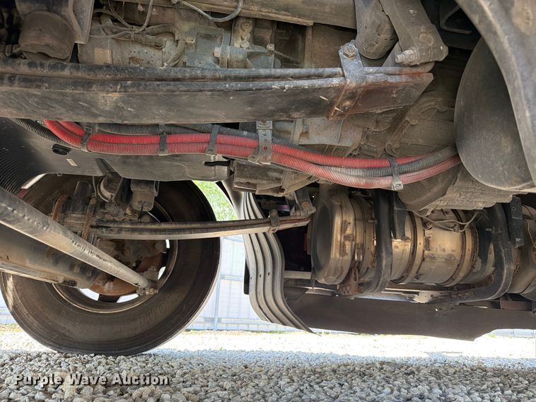 image for item YA3982 2019 Kenworth T680 semi truck