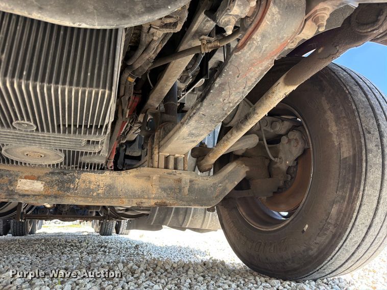 image for item YA3982 2019 Kenworth T680 semi truck