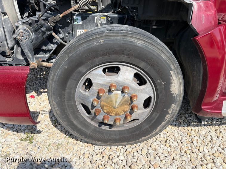 image for item YA3982 2019 Kenworth T680 semi truck