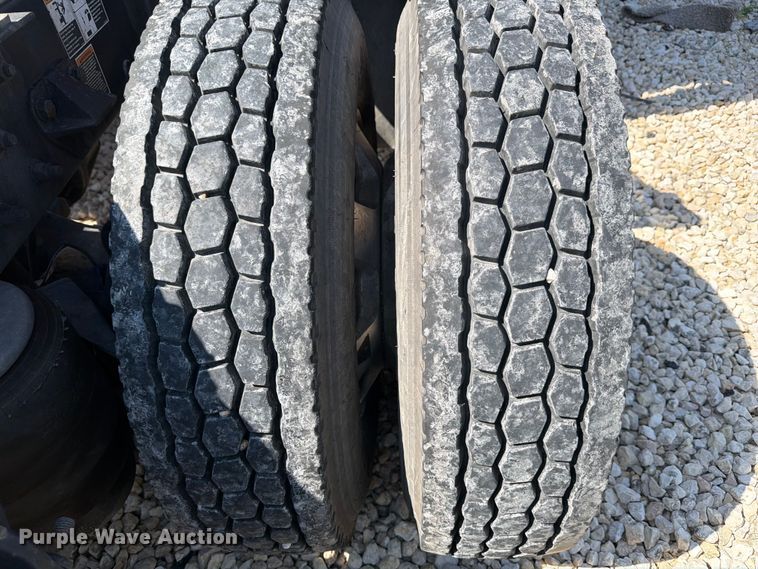image for item YA3982 2019 Kenworth T680 semi truck