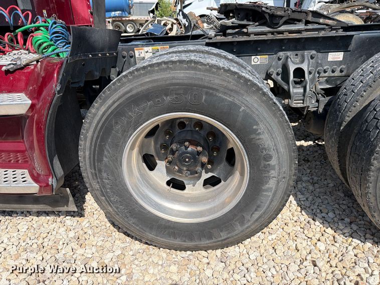 image for item YA3982 2019 Kenworth T680 semi truck