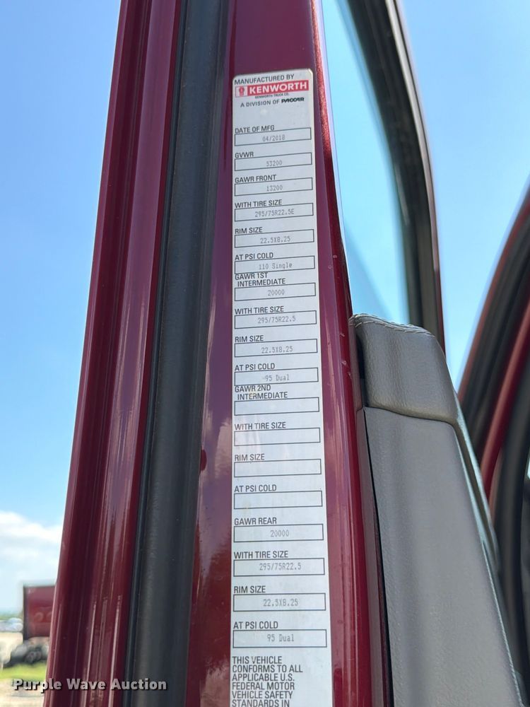 image for item YA3982 2019 Kenworth T680 semi truck