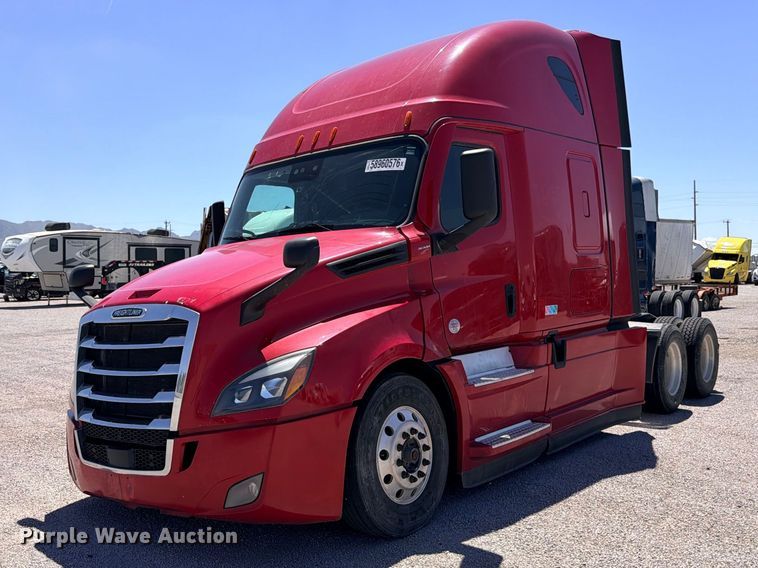 image for item YA4020 2021 Freightliner Cascadia 126 semi truck