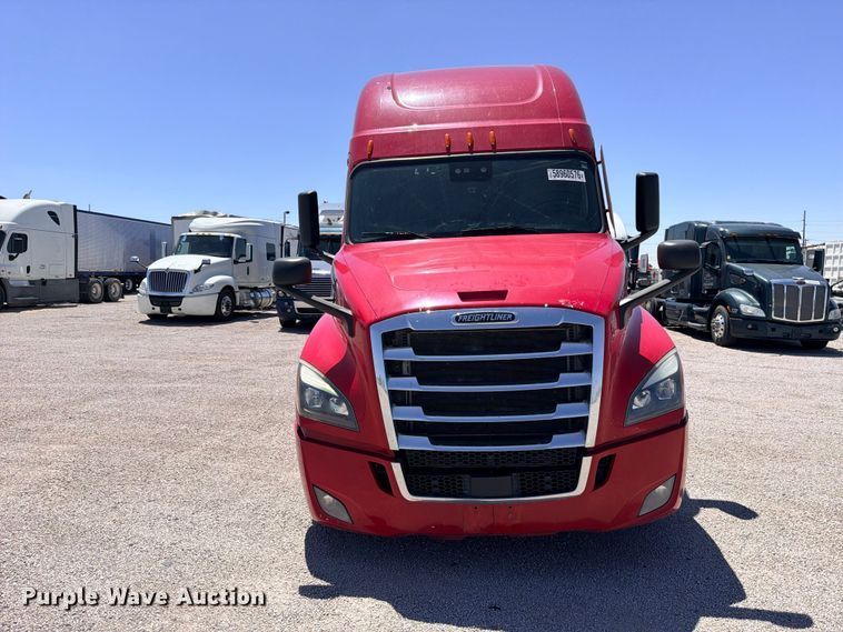 image for item YA4020 2021 Freightliner Cascadia 126 semi truck