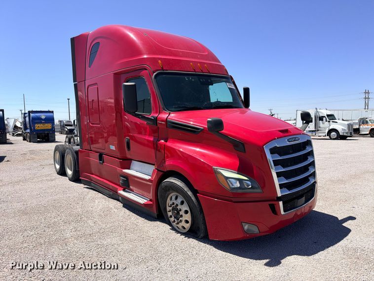 image for item YA4020 2021 Freightliner Cascadia 126 semi truck