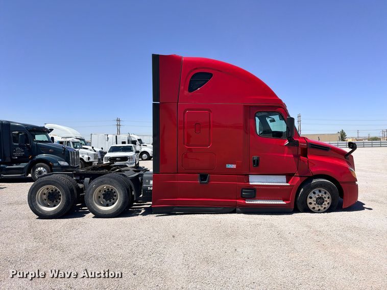 image for item YA4020 2021 Freightliner Cascadia 126 semi truck