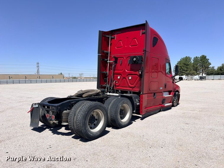 image for item YA4020 2021 Freightliner Cascadia 126 semi truck
