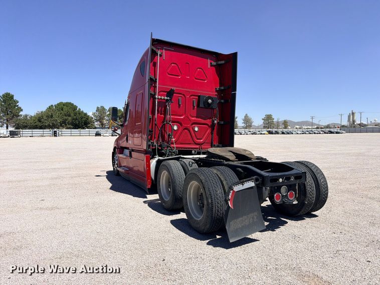 image for item YA4020 2021 Freightliner Cascadia 126 semi truck