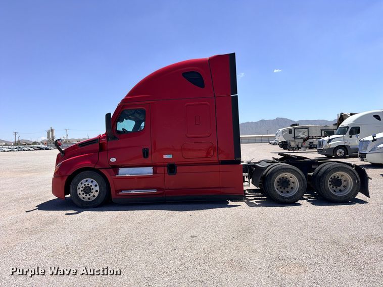 image for item YA4020 2021 Freightliner Cascadia 126 semi truck