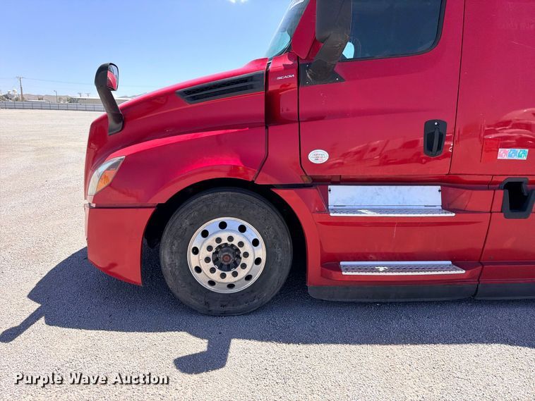 image for item YA4020 2021 Freightliner Cascadia 126 semi truck