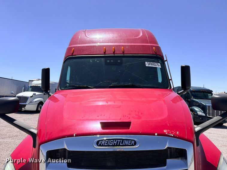 image for item YA4020 2021 Freightliner Cascadia 126 semi truck