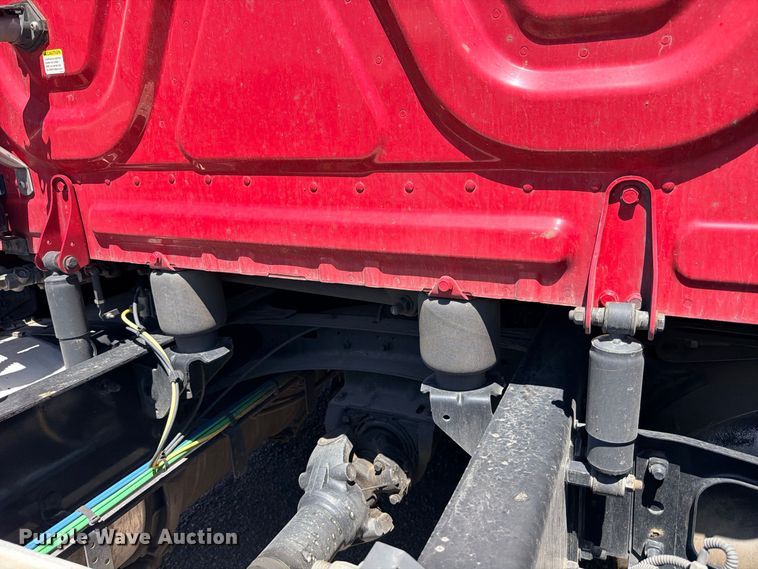 image for item YA4020 2021 Freightliner Cascadia 126 semi truck