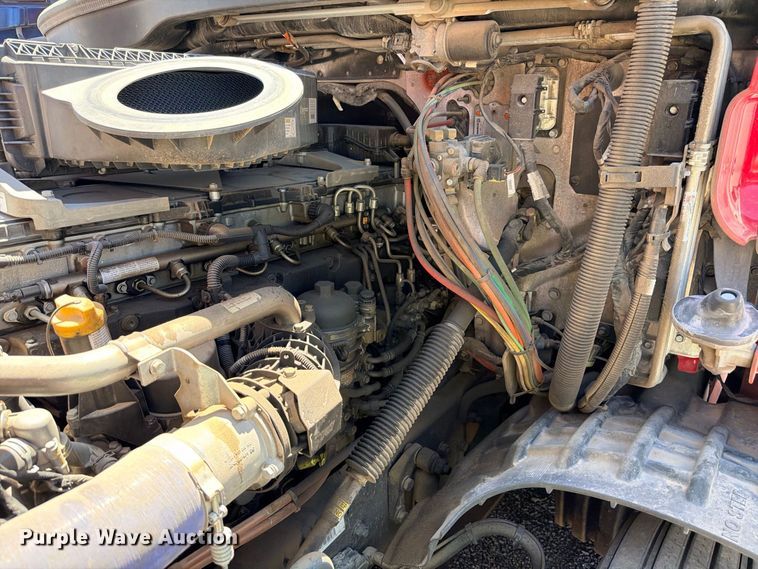 image for item YA4020 2021 Freightliner Cascadia 126 semi truck