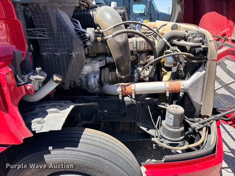 image for item YA4020 2021 Freightliner Cascadia 126 semi truck