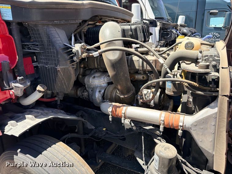 image for item YA4020 2021 Freightliner Cascadia 126 semi truck