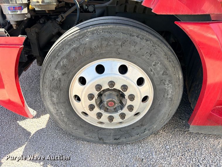 image for item YA4020 2021 Freightliner Cascadia 126 semi truck