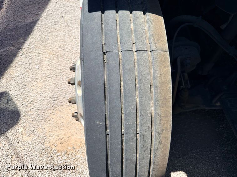 image for item YA4020 2021 Freightliner Cascadia 126 semi truck