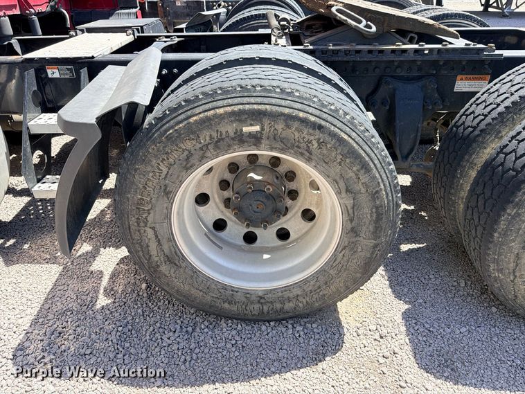 image for item YA4020 2021 Freightliner Cascadia 126 semi truck
