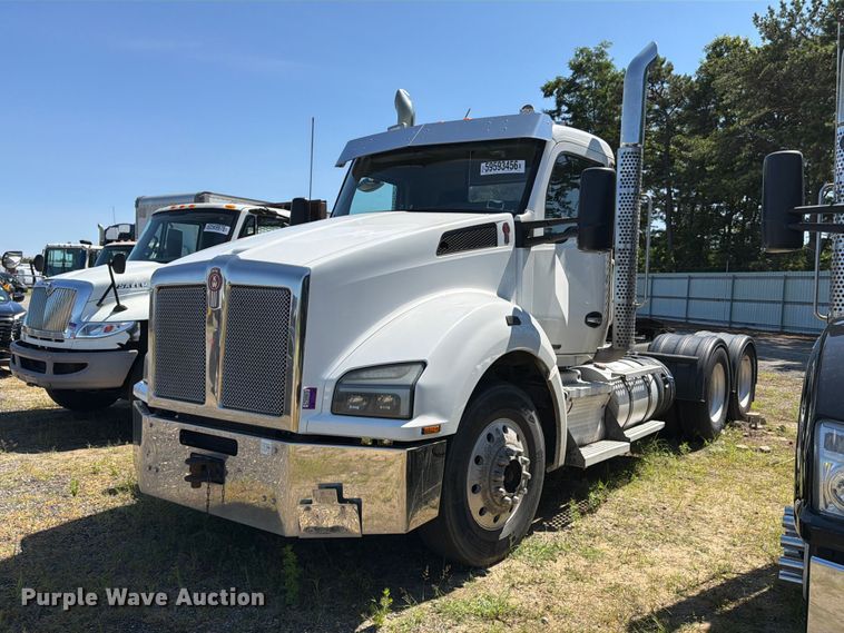 2018 Kenworth T880 semi truck