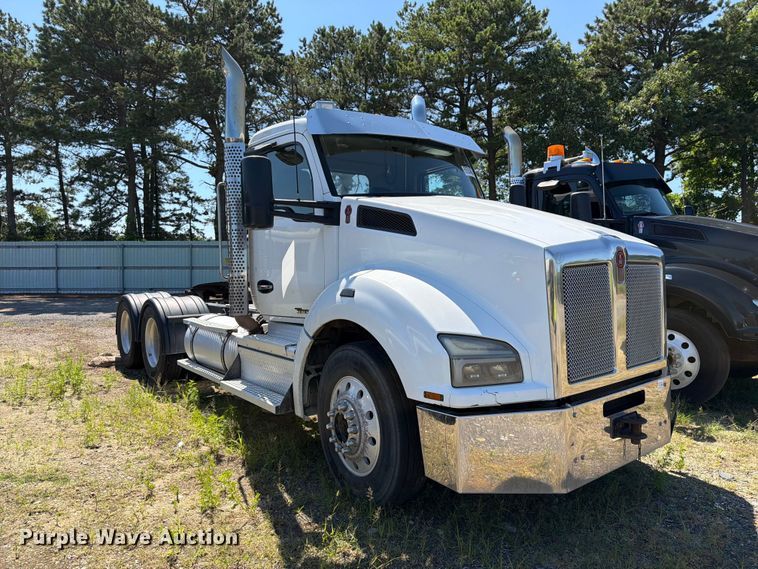 image for item YA4066 2018 Kenworth T880 semi truck