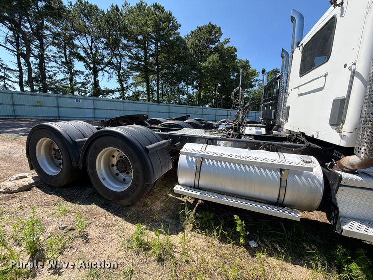 image for item YA4066 2018 Kenworth T880 semi truck