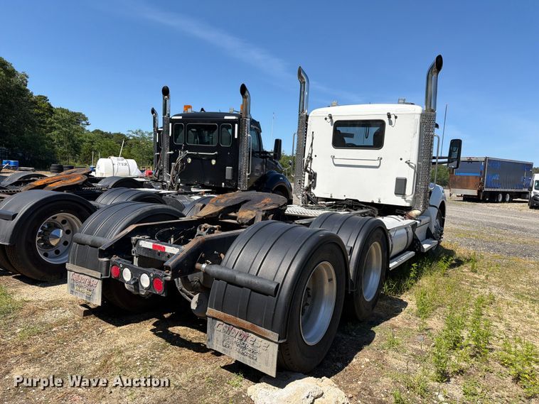 image for item YA4066 2018 Kenworth T880 semi truck