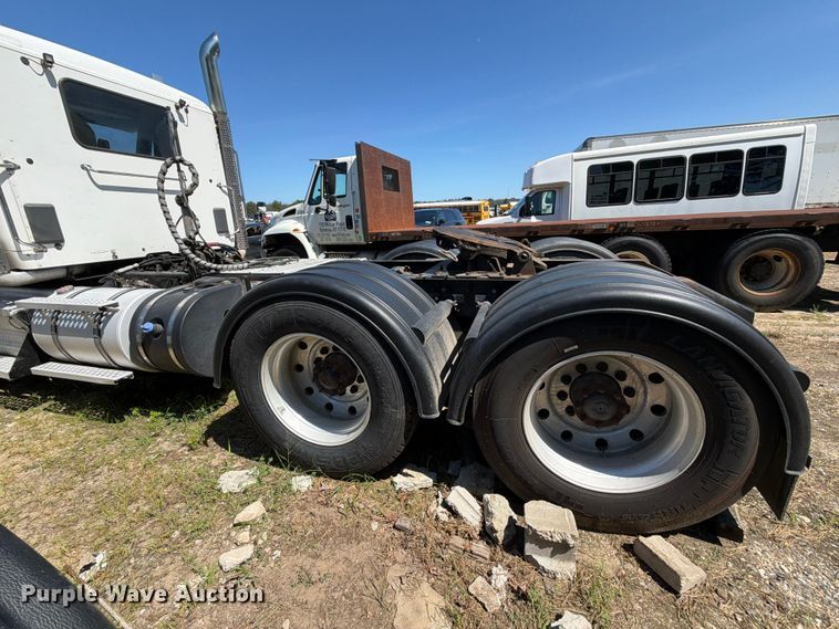 image for item YA4066 2018 Kenworth T880 semi truck