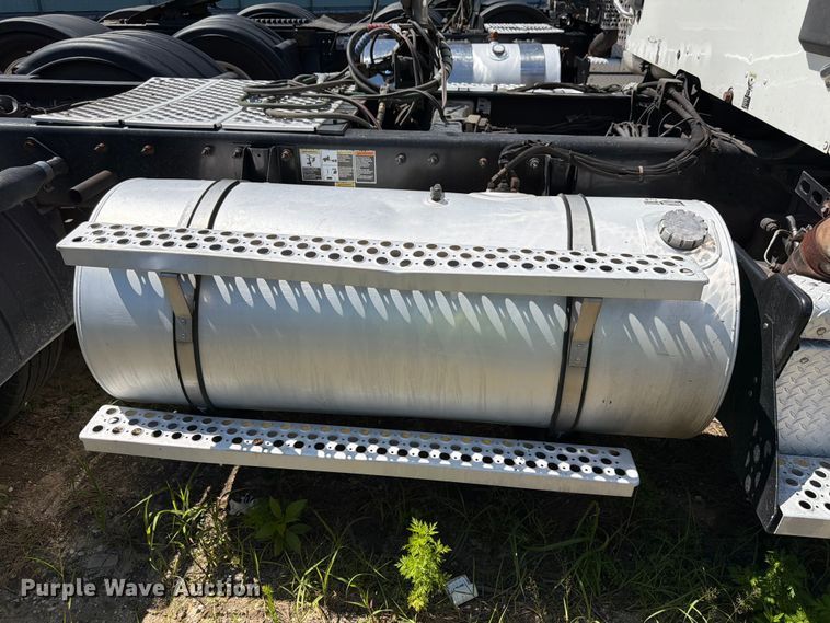 image for item YA4066 2018 Kenworth T880 semi truck