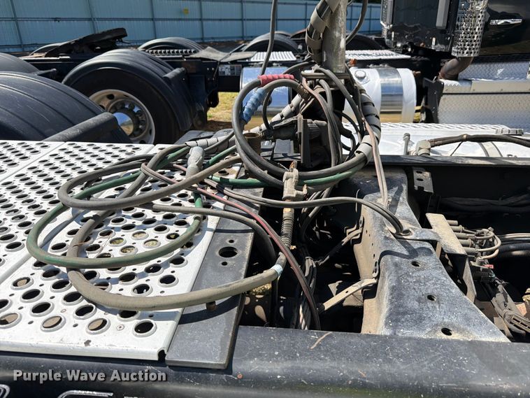 image for item YA4066 2018 Kenworth T880 semi truck