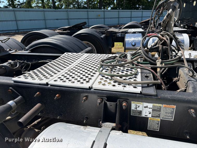 image for item YA4066 2018 Kenworth T880 semi truck