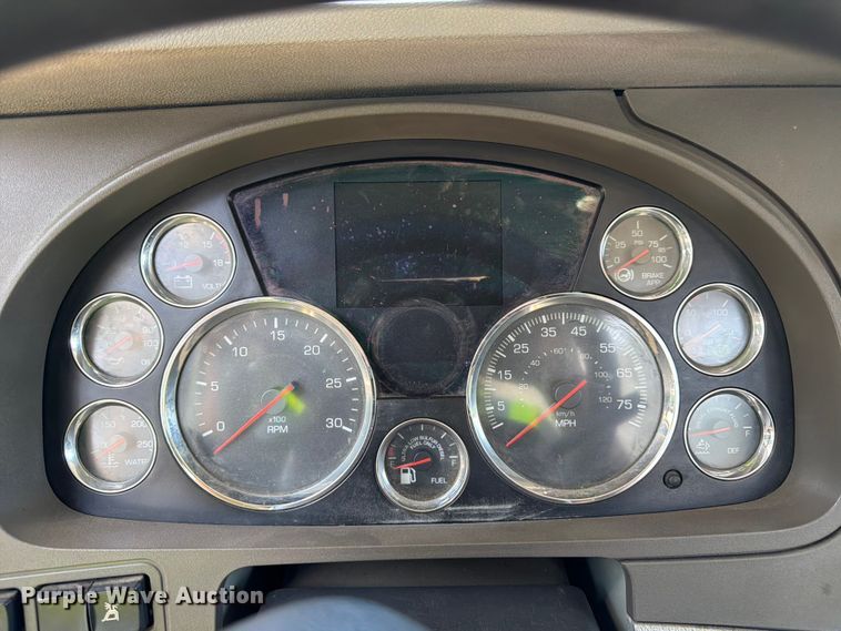 image for item YA4066 2018 Kenworth T880 semi truck