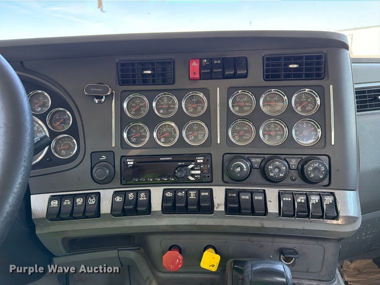 image for item YA4066 2018 Kenworth T880 semi truck