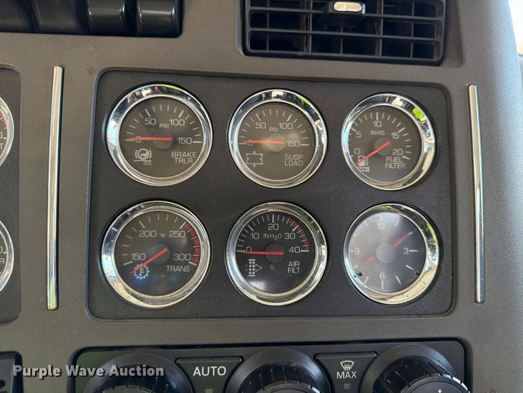 image for item YA4066 2018 Kenworth T880 semi truck
