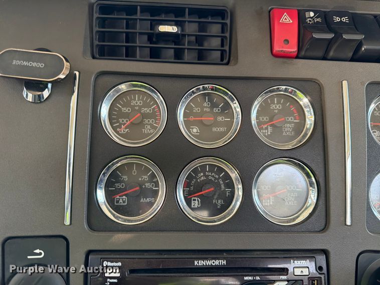 image for item YA4066 2018 Kenworth T880 semi truck