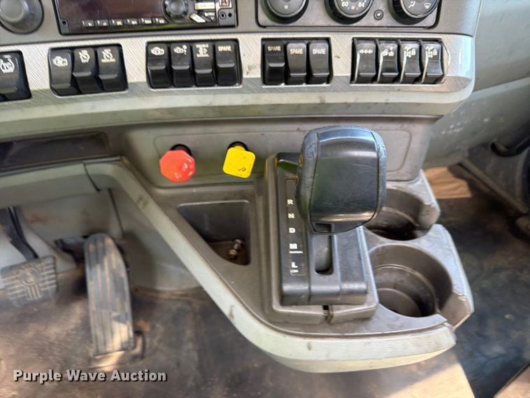 image for item YA4066 2018 Kenworth T880 semi truck