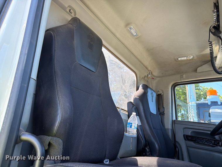 image for item YA4066 2018 Kenworth T880 semi truck